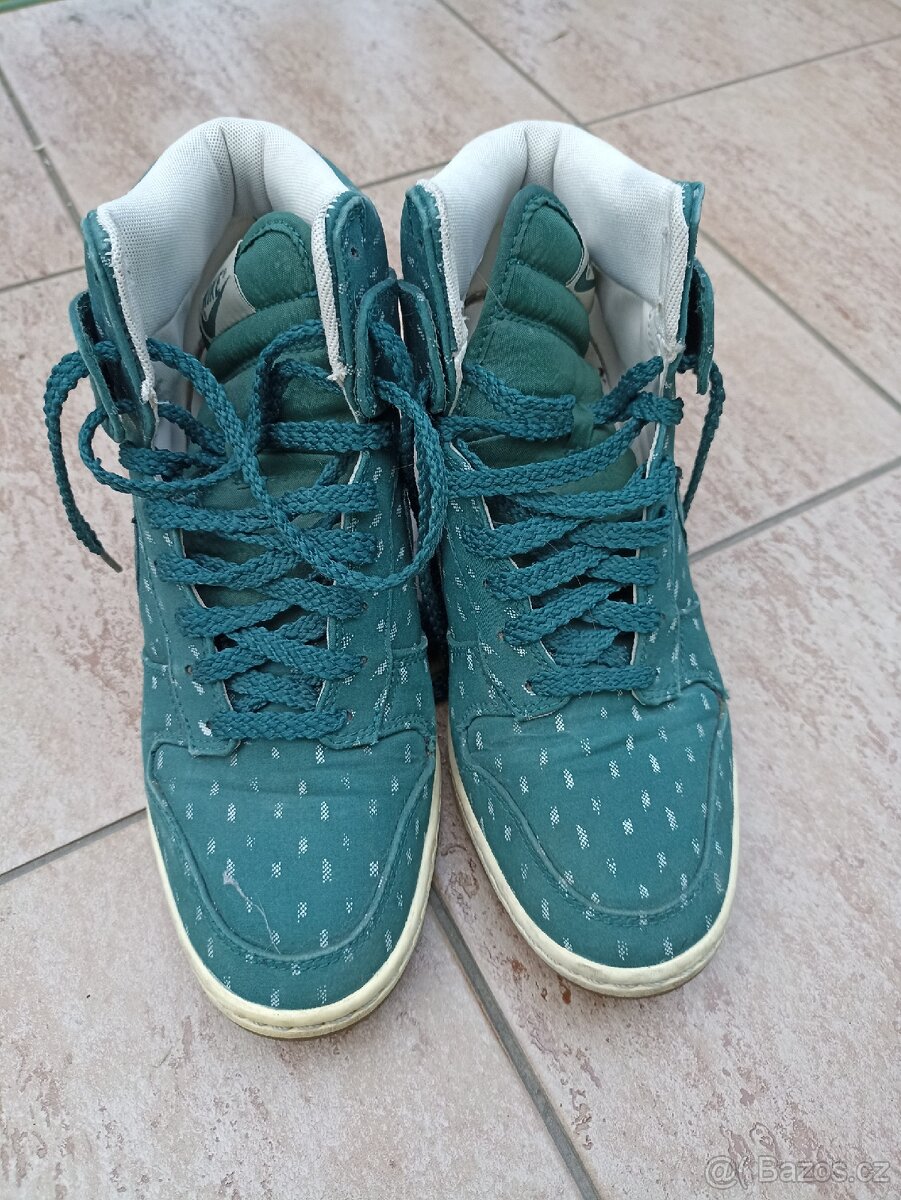 Tenisky na klínku dámské nike