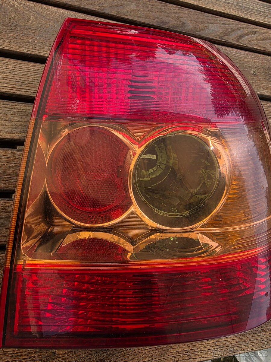 Toyota Corolla zadní pravé světlo