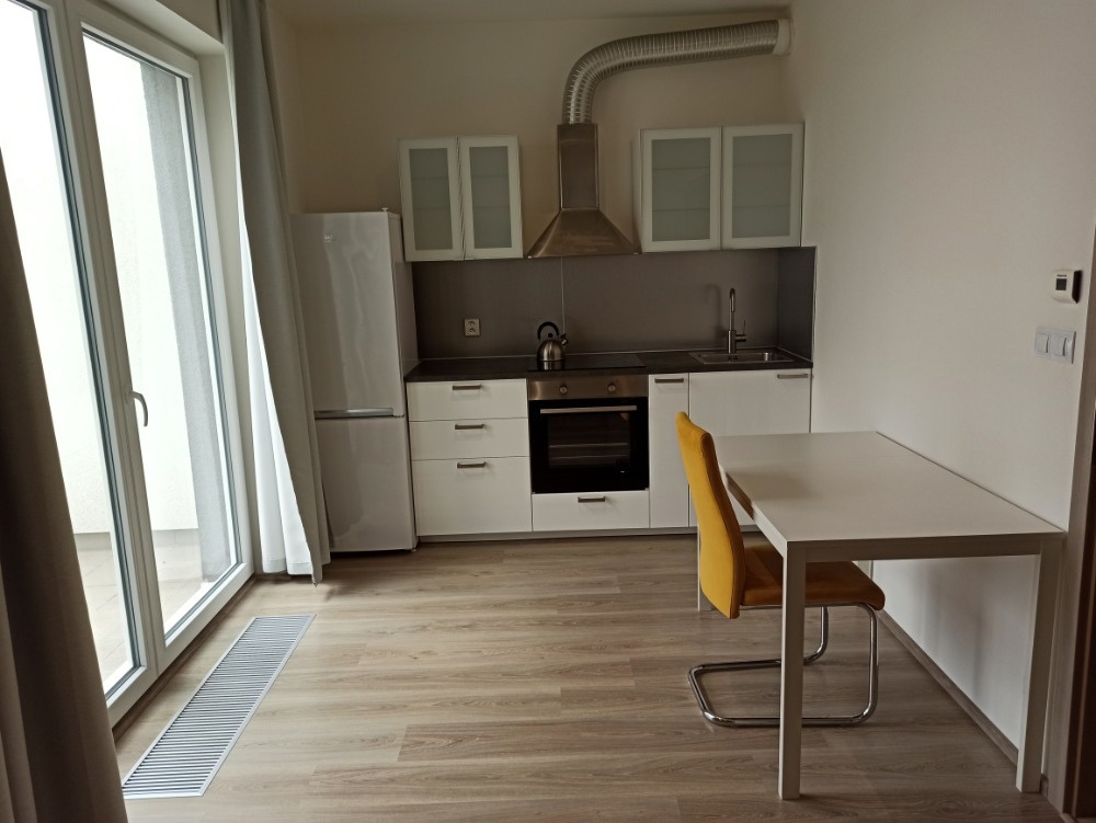 krásny byt 1+kk 35m2 v ul. Sazovická, Praha 5 - Zličín