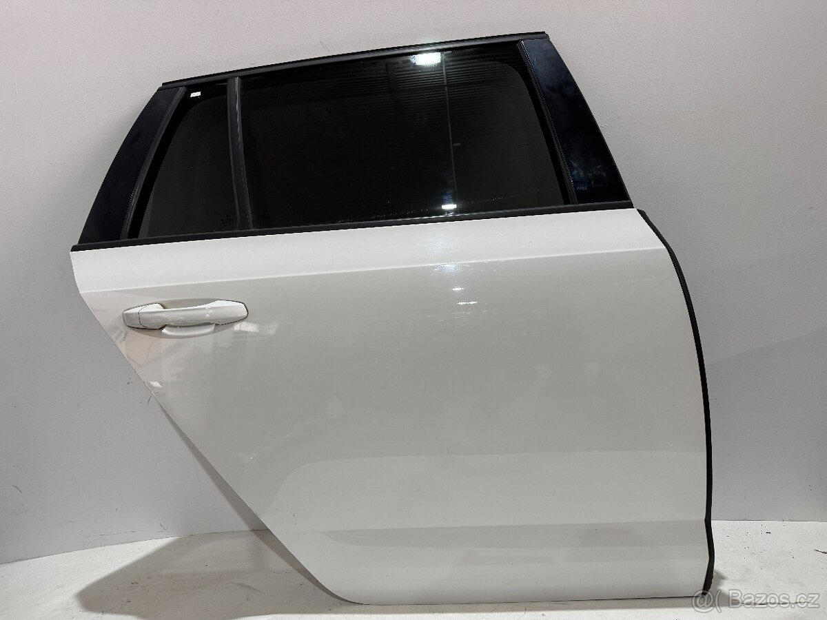 Dveře pravé zadní Škoda Octavia III Combi, kód barvy LF9E