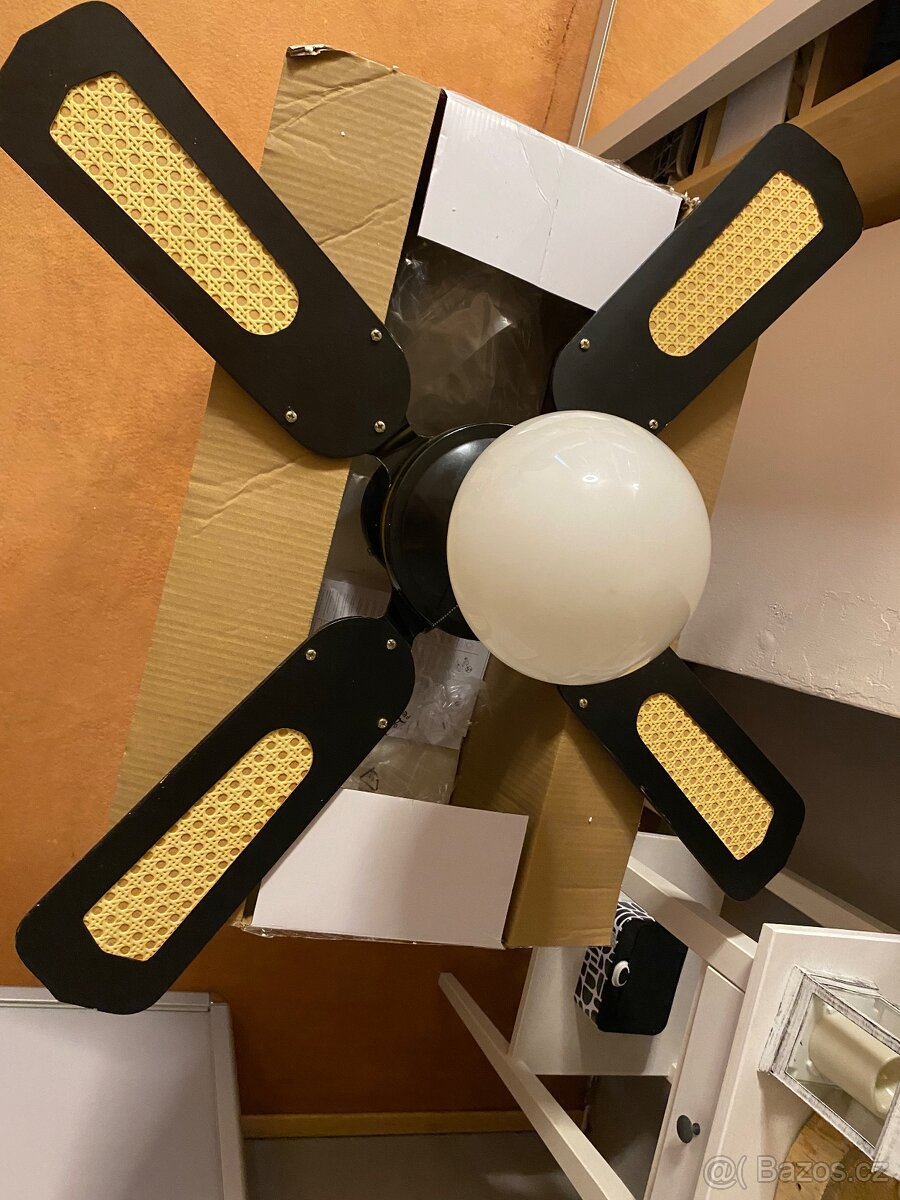 Lustr s ventilátorem