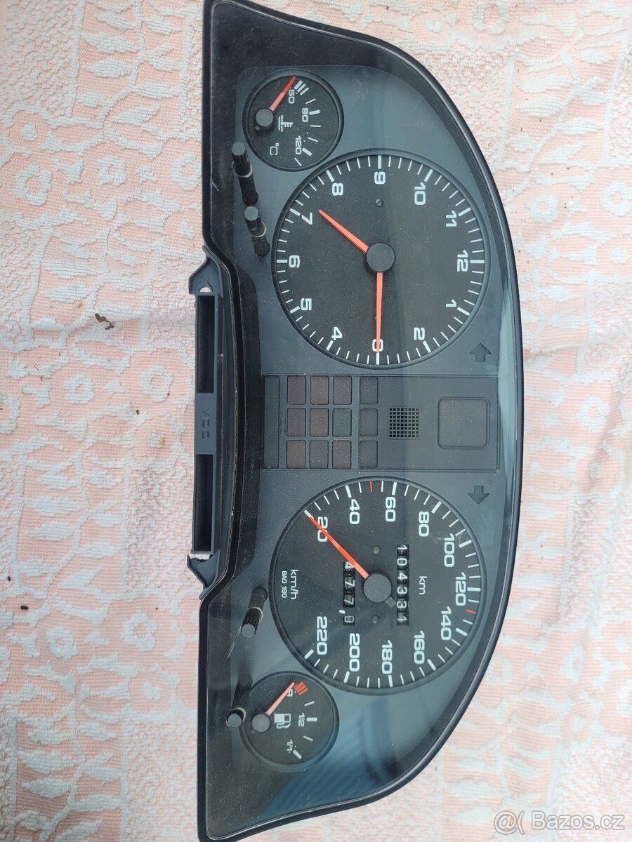 Audi 80 2,0 66kW budiky