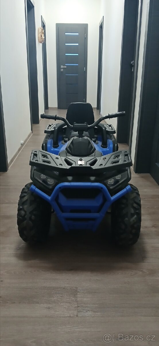 Prodám elektrickou čtyřkolku s dálkovým ovladačem.