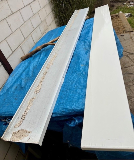 Zachovalý parapet 2,19m