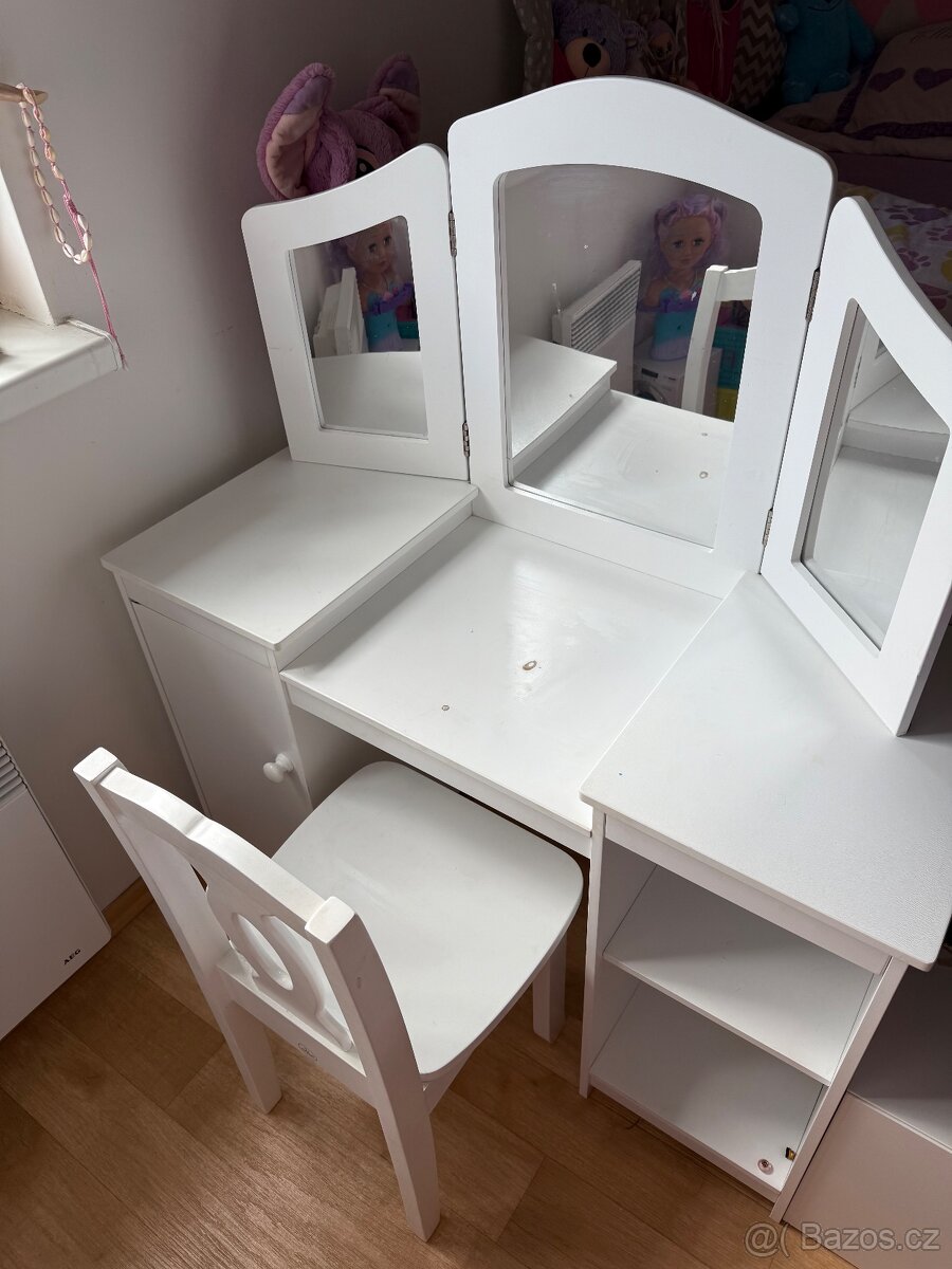 Dětský kosmetický stoleček se židlí dřevěný
