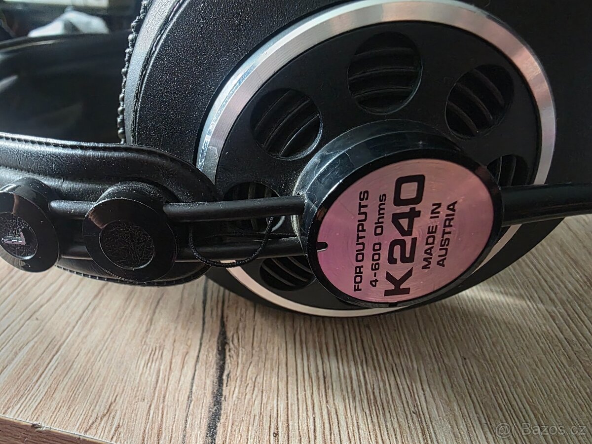 AKG K 240  			