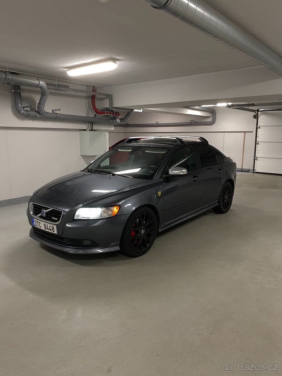 Volvo s40 D5 R design tažné plná výbava