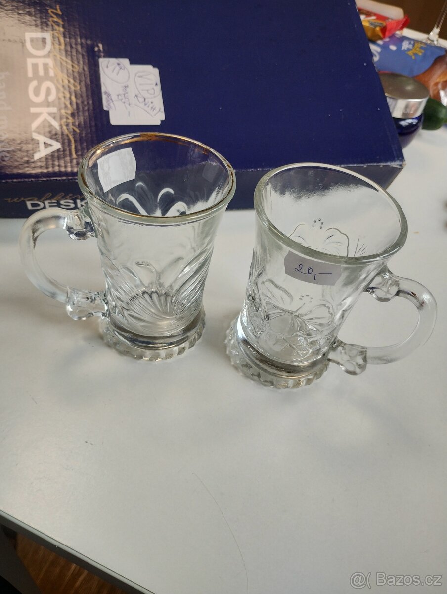 Sklenice s ouškem