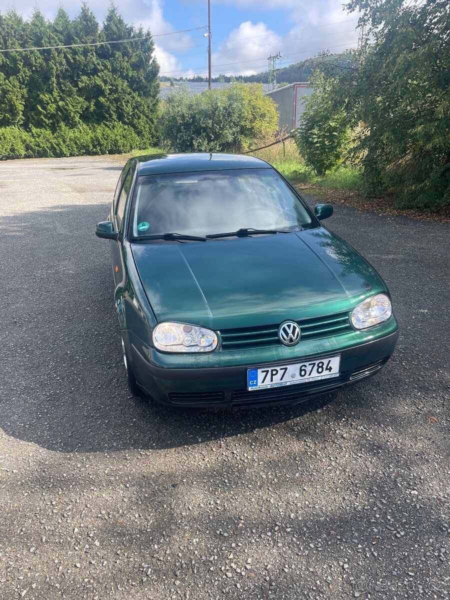 Volkswagen golf 4 . 1.4