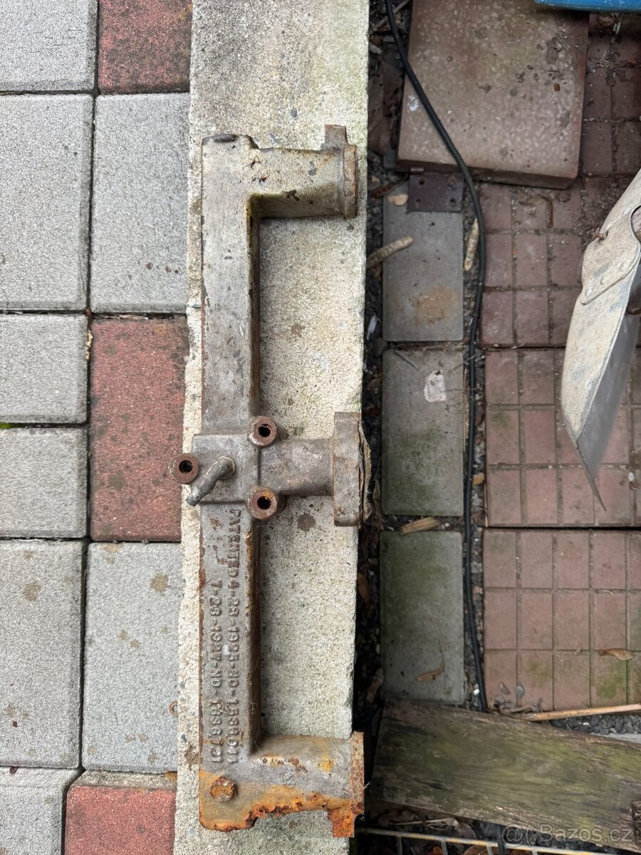 Studebaker Erskin sací potrubí