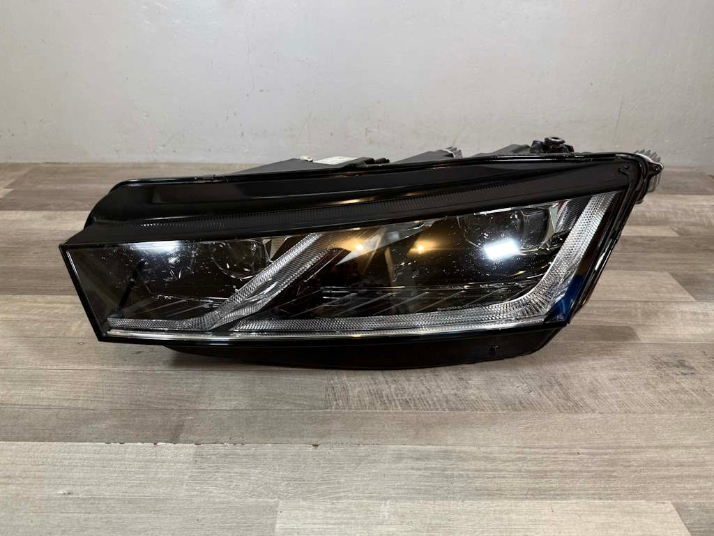 ŠKODA OCTAVIA 4 19-23 světlo LED  LP + jednotka 5E4941015A