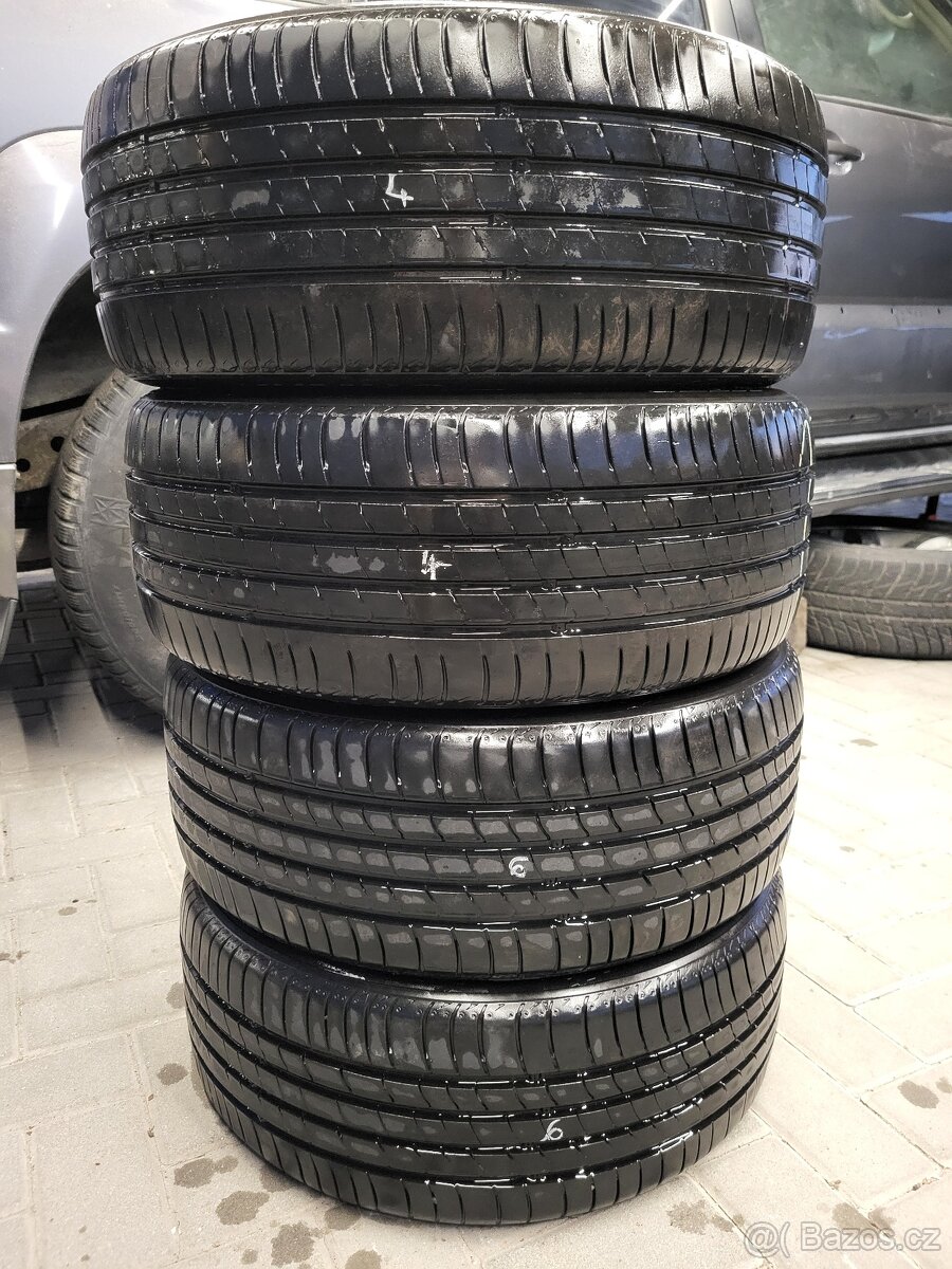 16" KUMHO Ecsta 215/45 R16