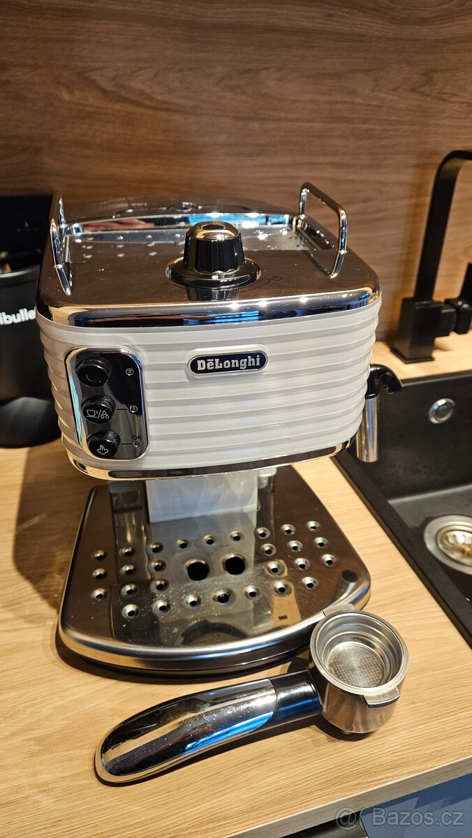 Pákový kávovar Delonghi