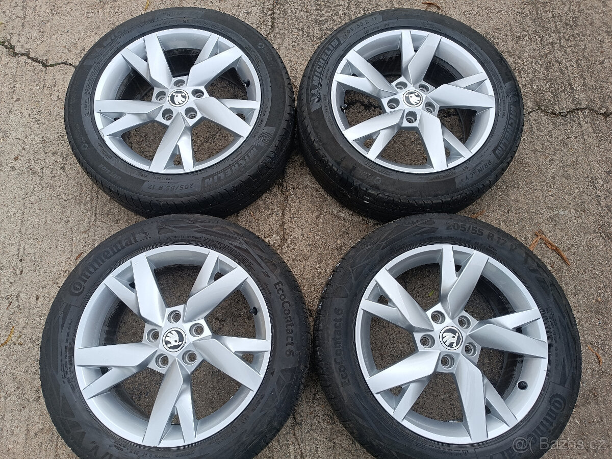 Škoda Octavia IV - alu 6,5x17 et46 + letní 205/55/17