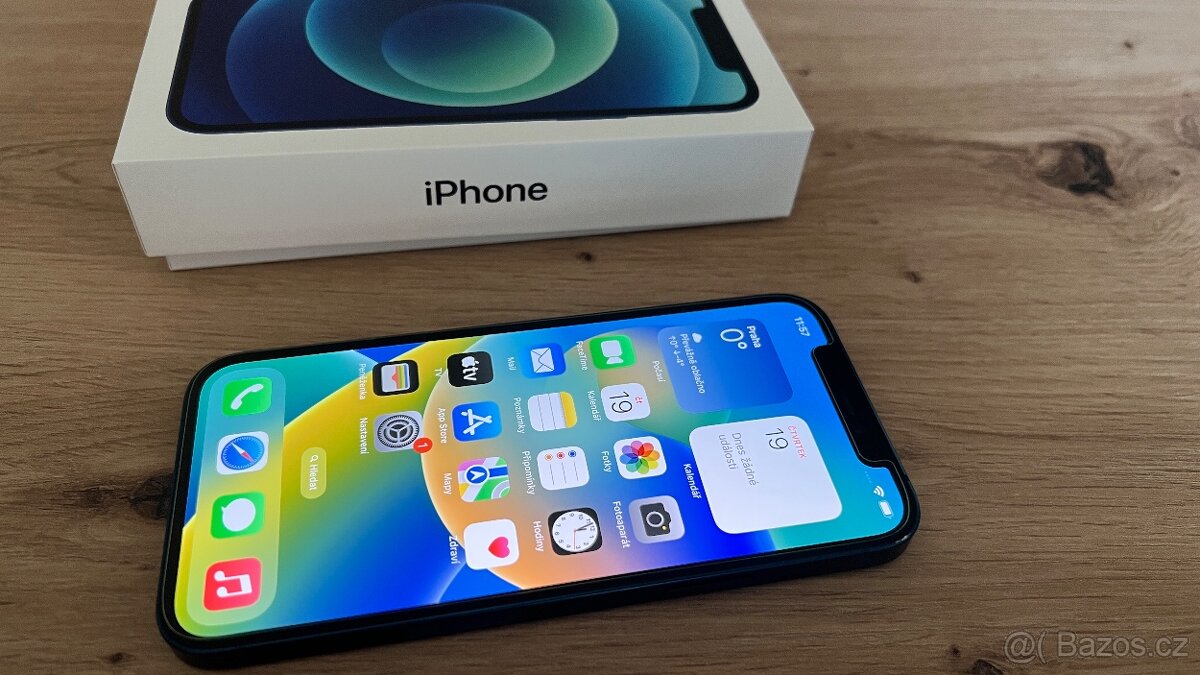 Apple iPhone 12 64GB, příslušenství, 3990Kč