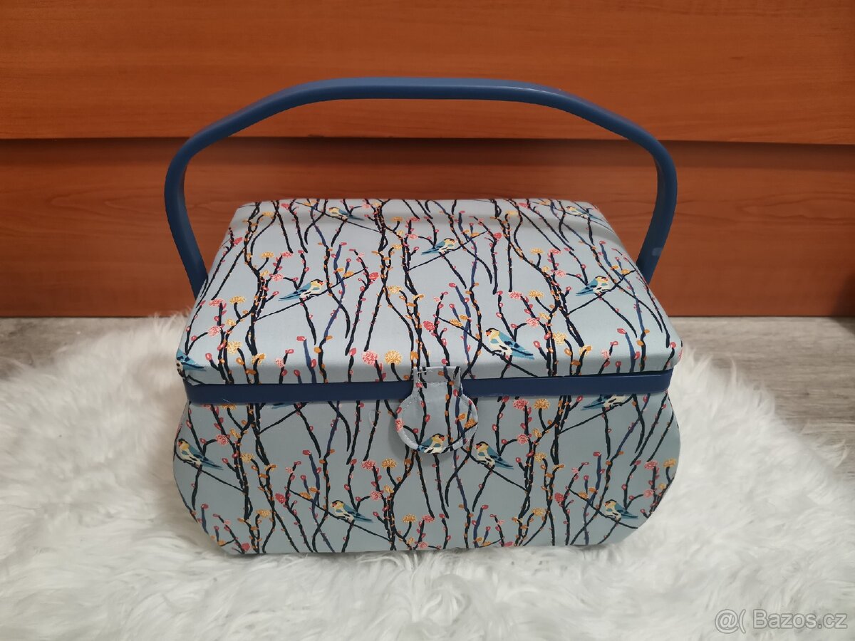 Krásný box na šicí potřeby