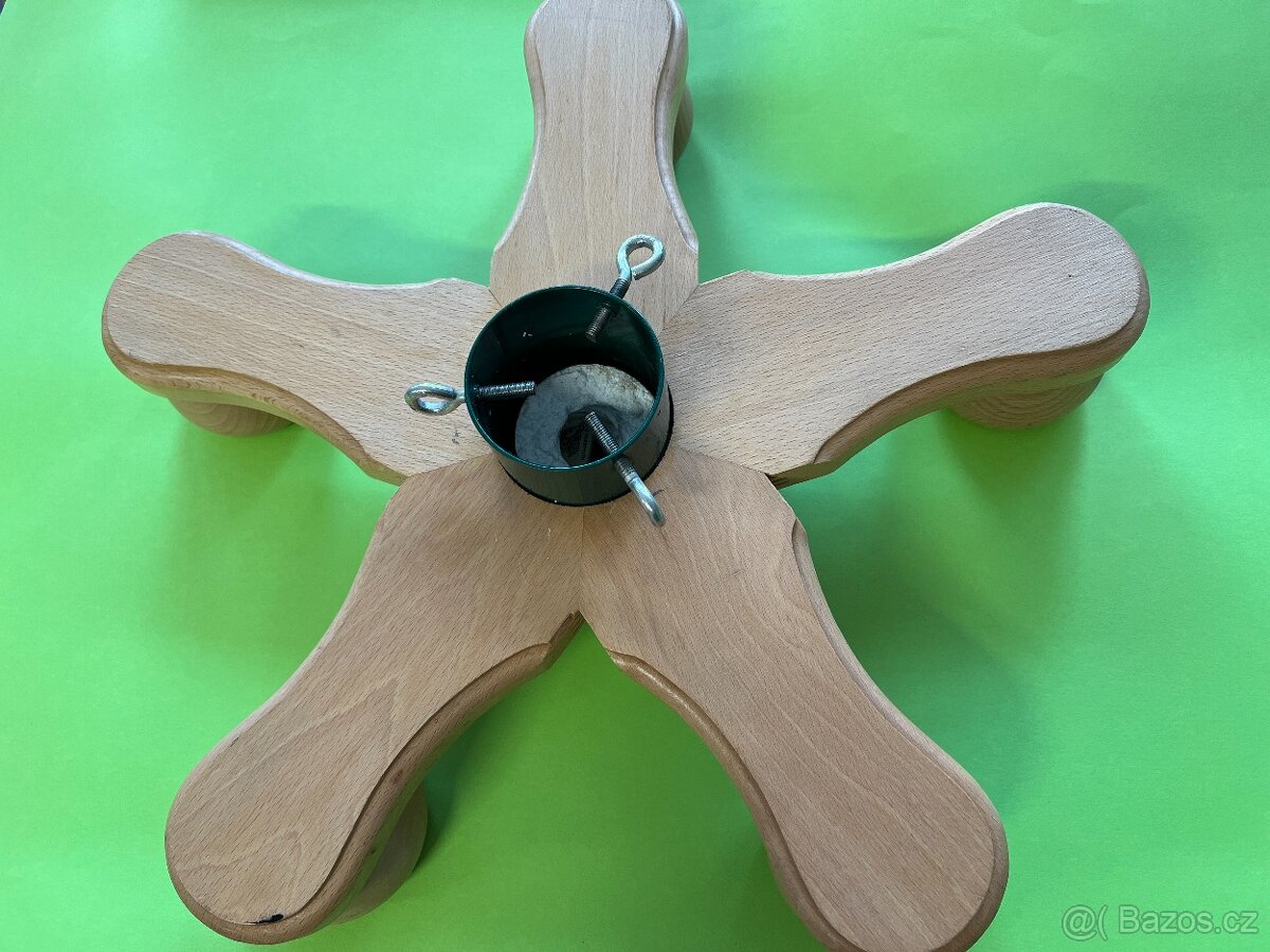 DŘEVĚNÝ STOJAN NA VÁNOČNÍ STROMEK