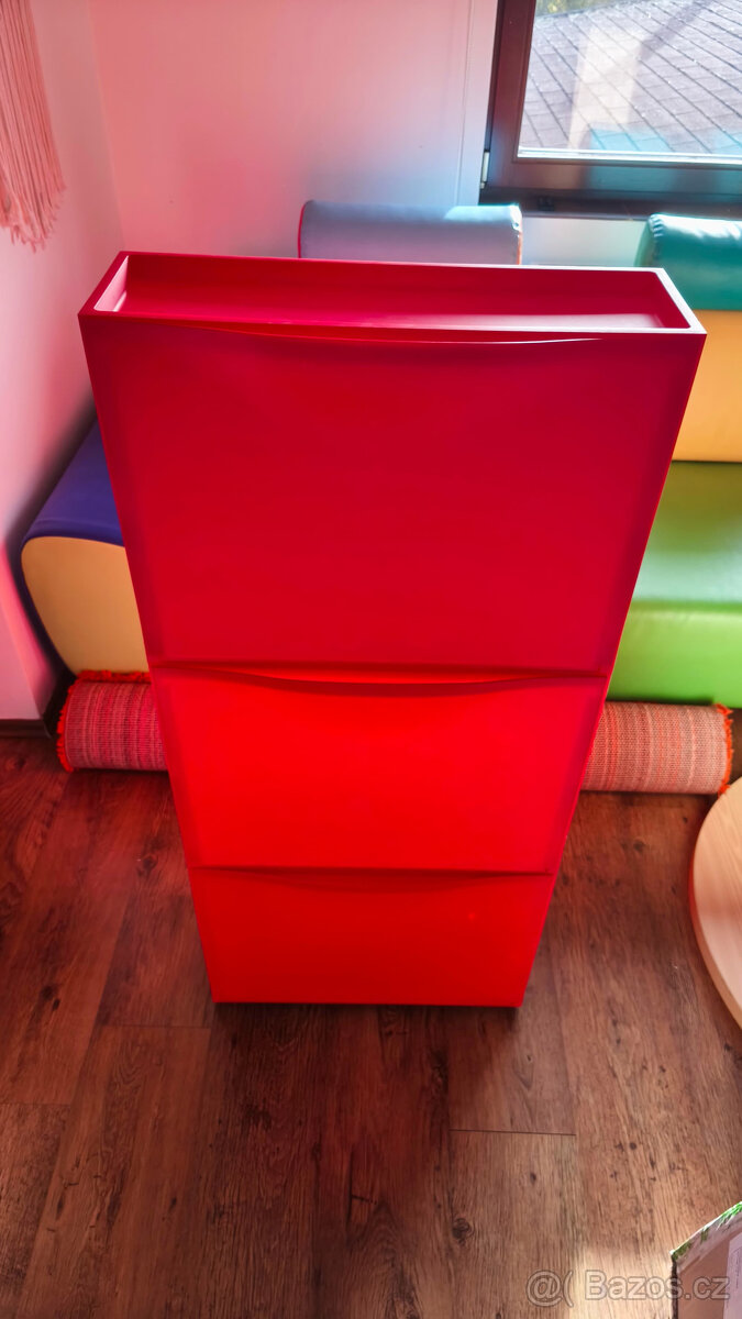 Botník Ikea Trones červený