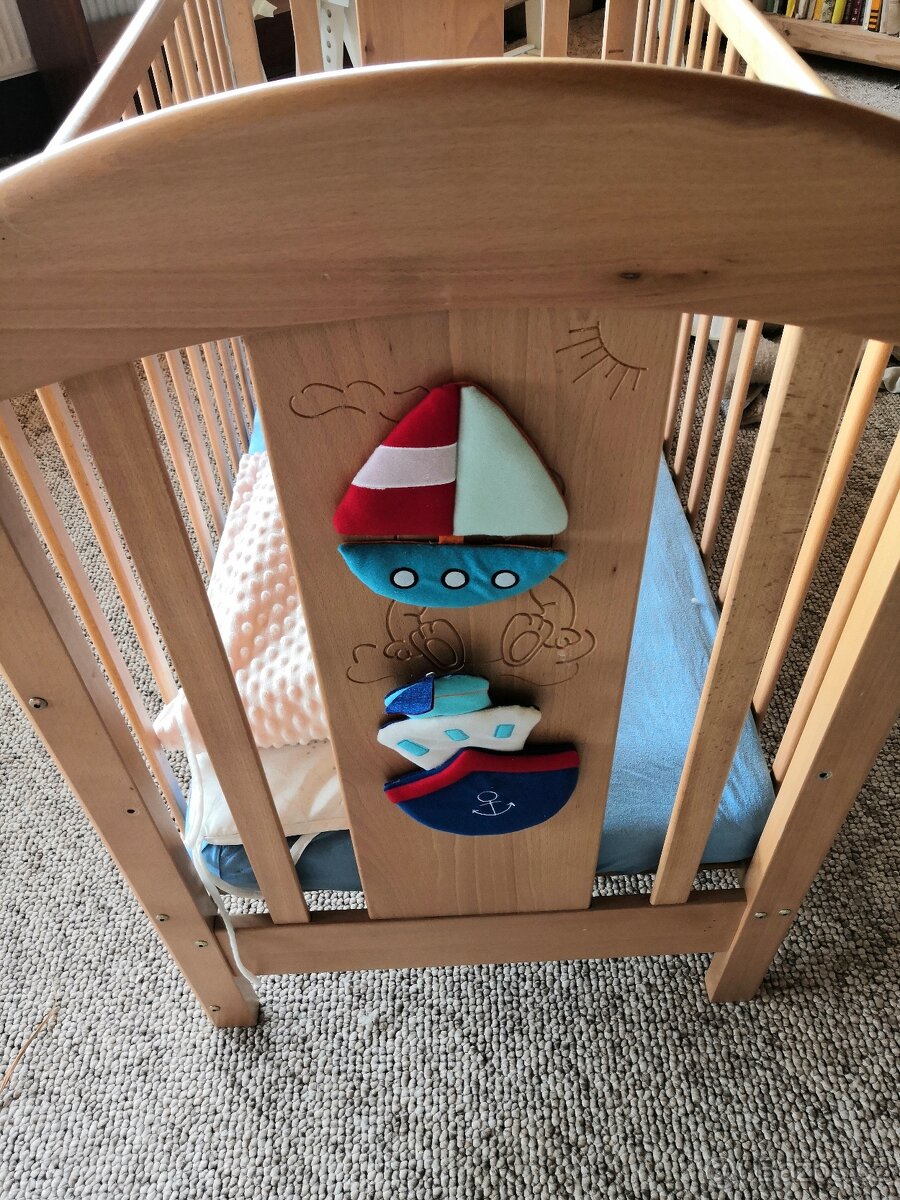 Dětská postýlka z masivu