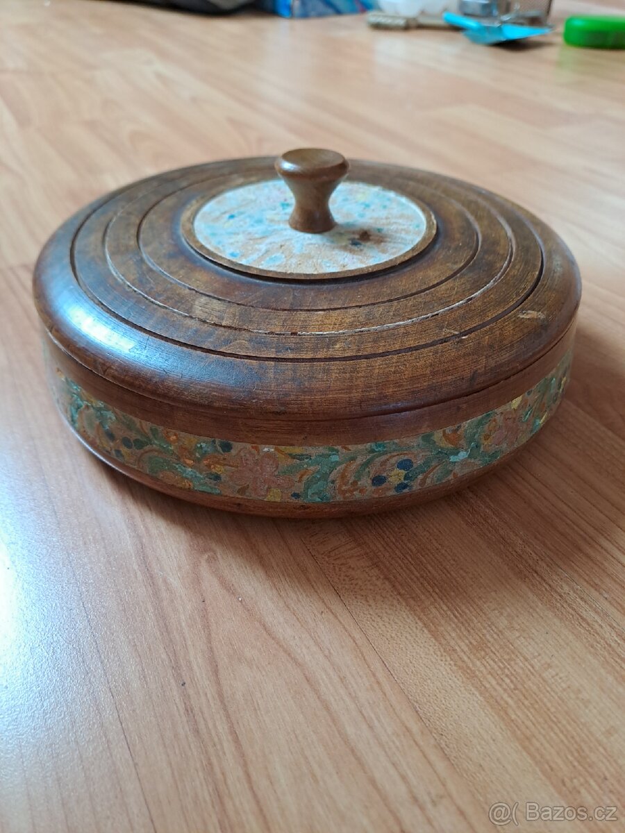 Dřevěná retro dóza