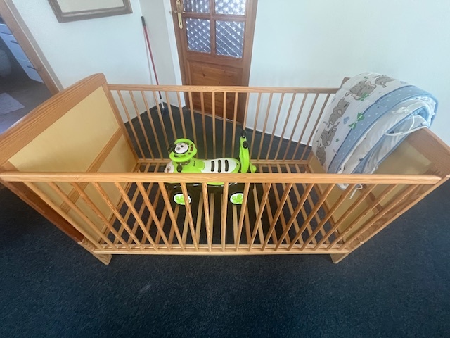 Dětská postýlka 2v1