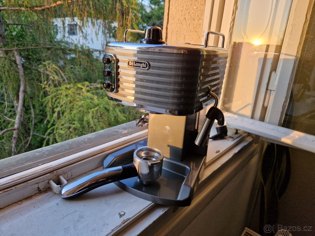 DeLonghi pákový kávovar ECZ 351 GY Scultura espresso