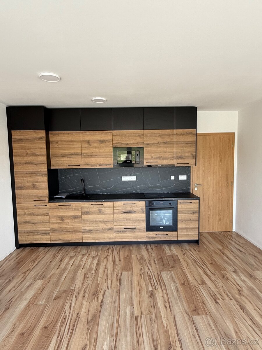 BYT 2+KK+ZAHRADA, TOP EXLUZIVNÍ 82,01 m2 věž C