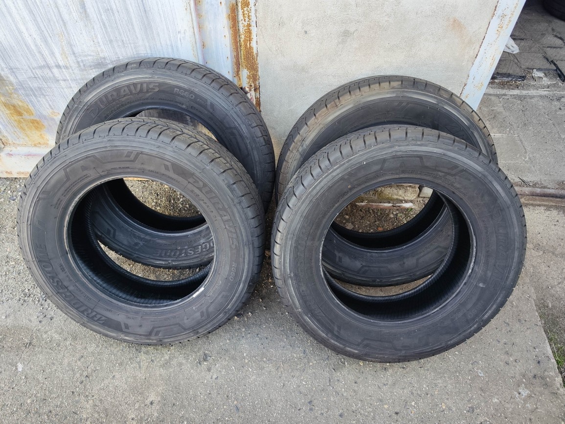 16"zánovní letní pneu Bridgestone 215/65/16C 4400Kč/4ks