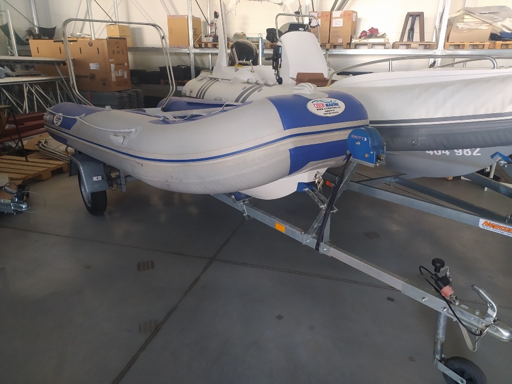 Czech Marine 390 RIB - pevný kýl z laminátu