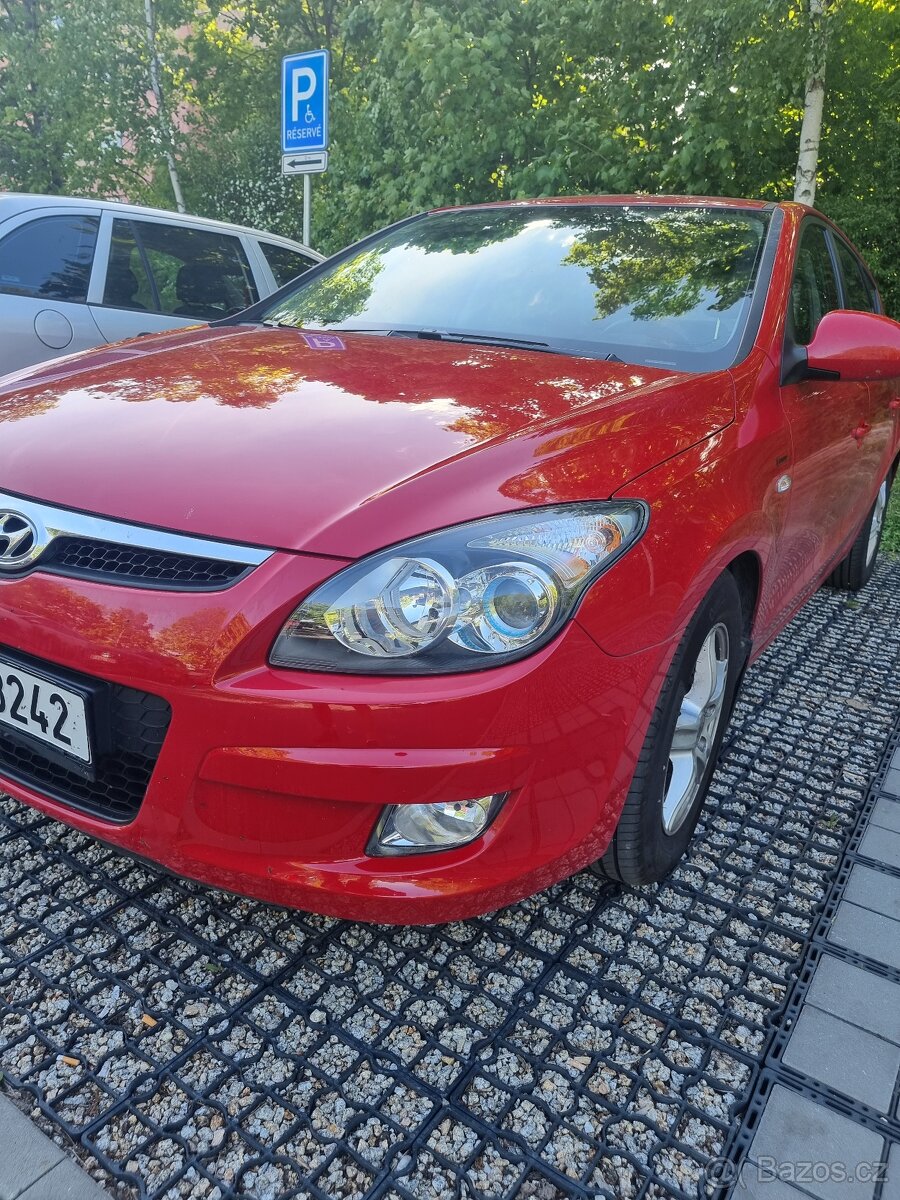 HYUNDAI i30 1.4 i BENZÍN 79.800 km. 1. majitel