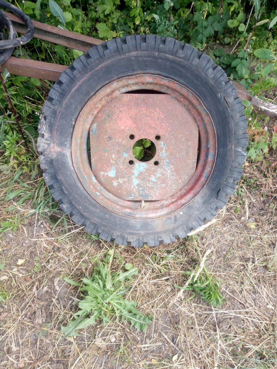 Traktor Zetor přední pneu