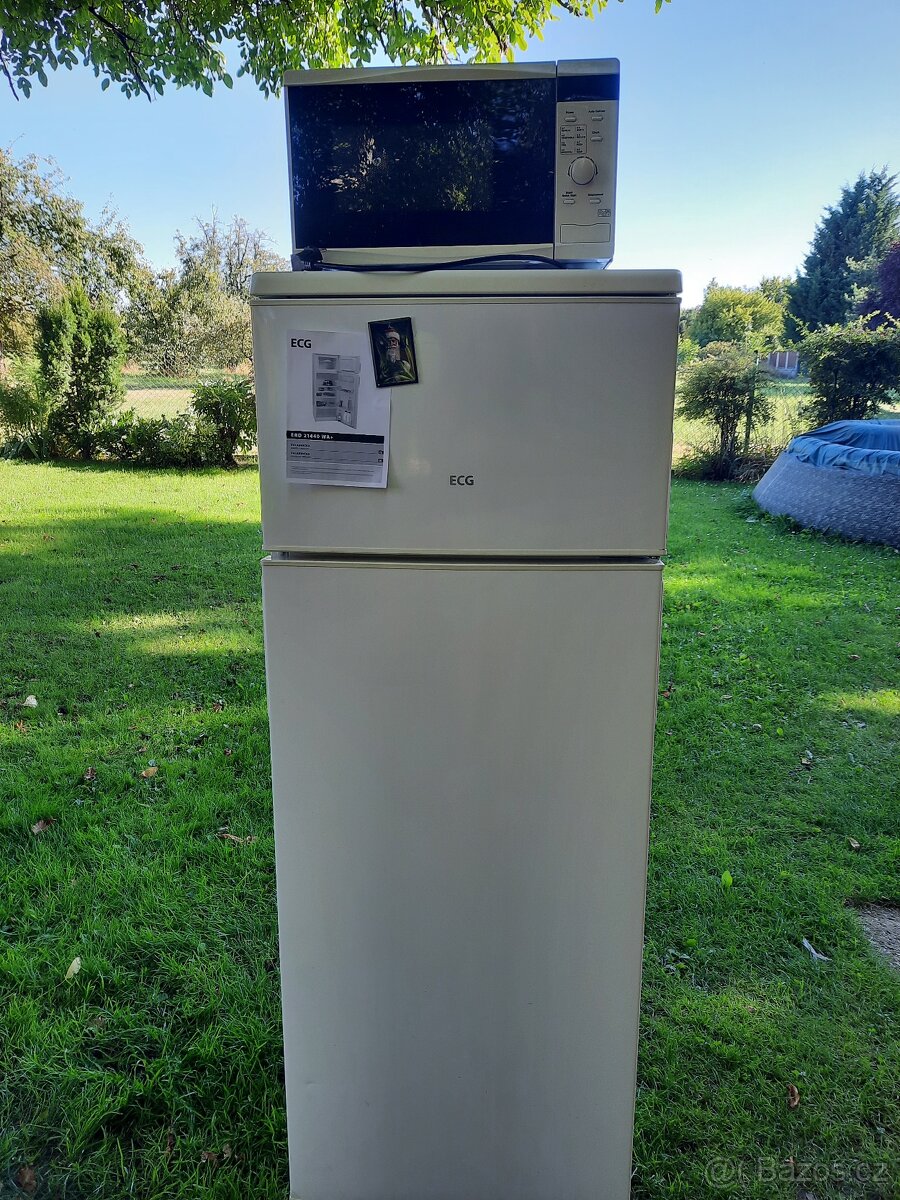 Lednička ECG A+,54 x 59 x v 144 cm, mikrovlnná trouba