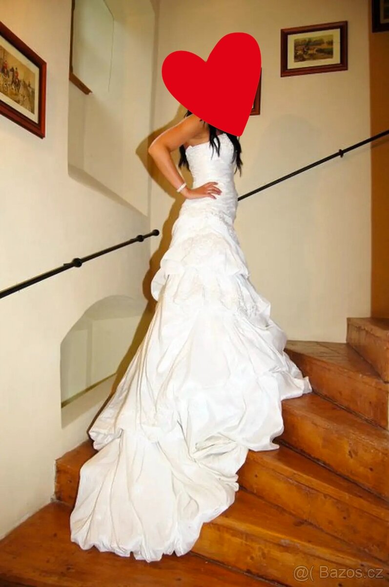 Svatební šaty