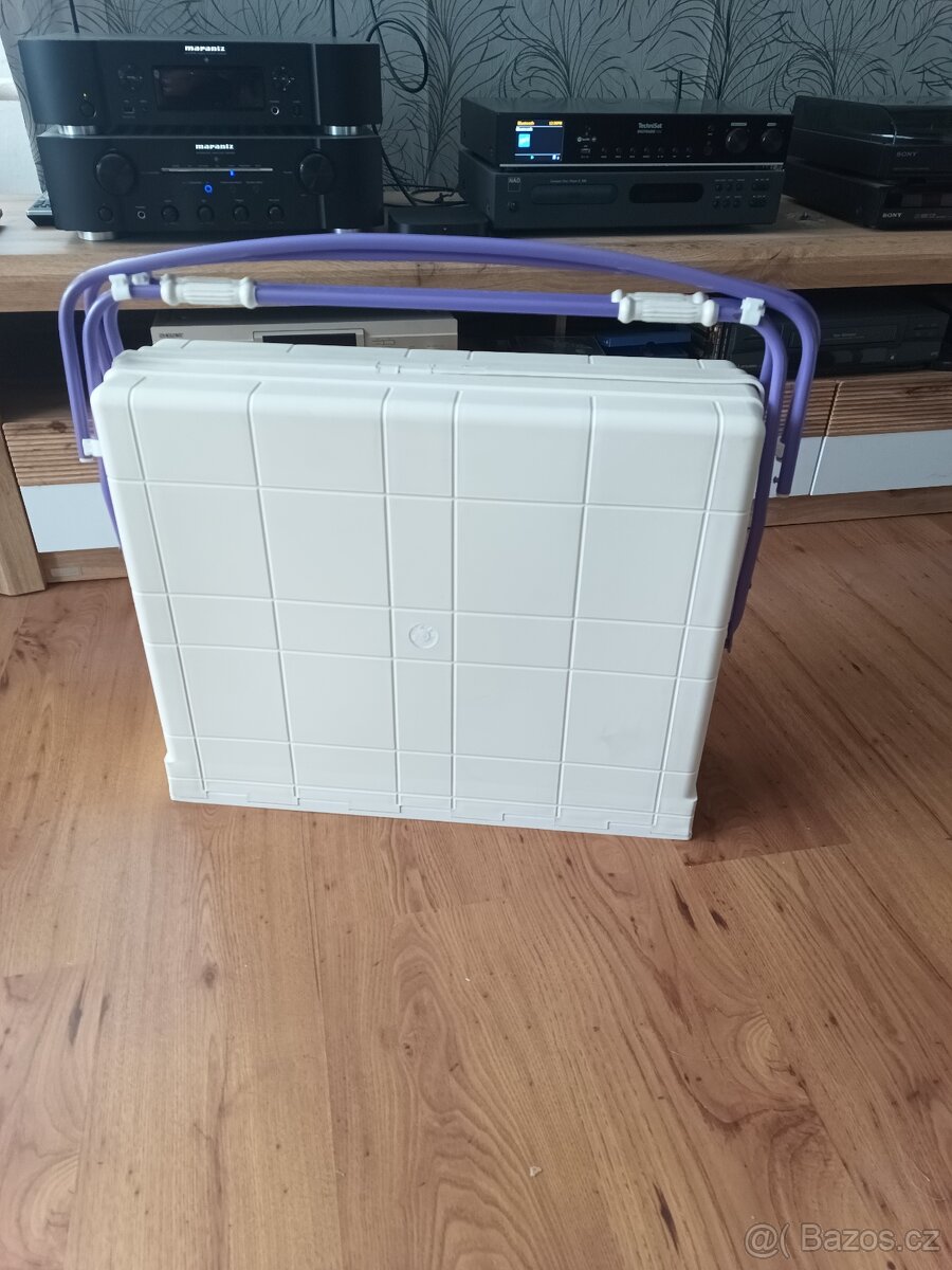 Cestovní postýlka