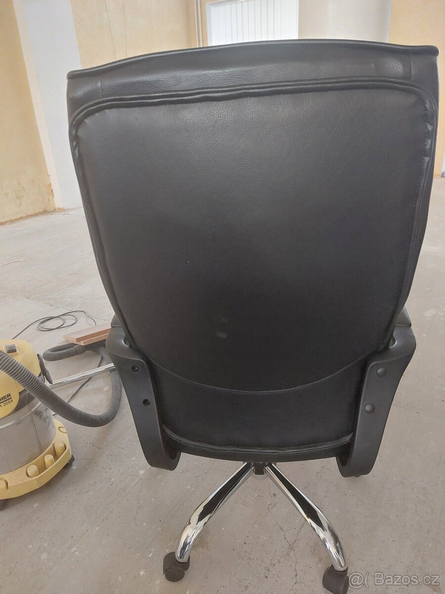 Kancelářské křeslo kožené