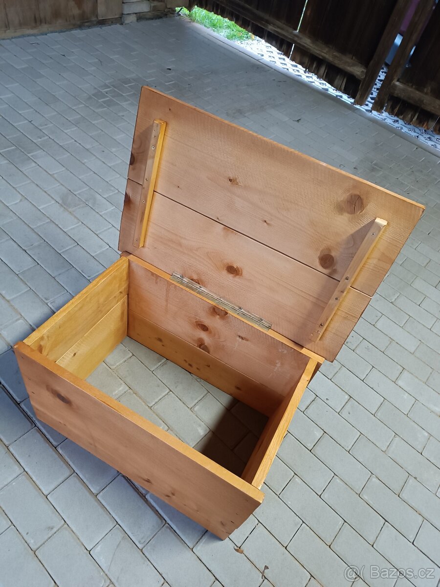 Dřevěná truhla