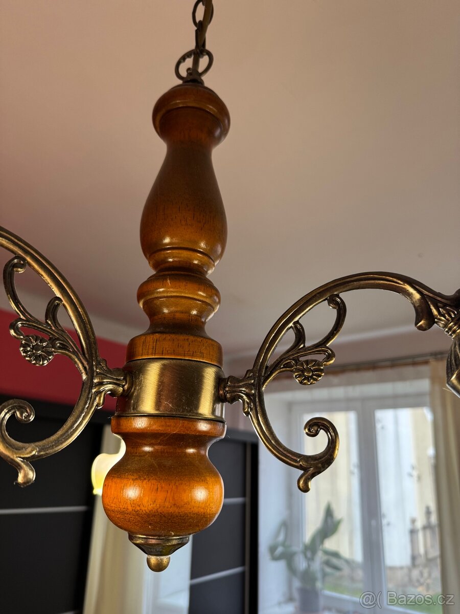 Zdravím všechny prodám retro lustr