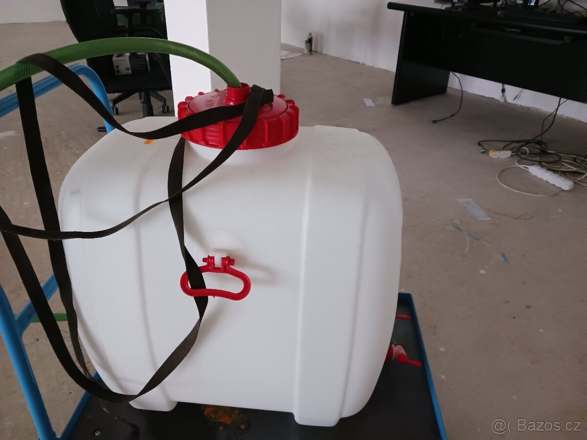 Potravinářský sud 150 litrů s vozíkem