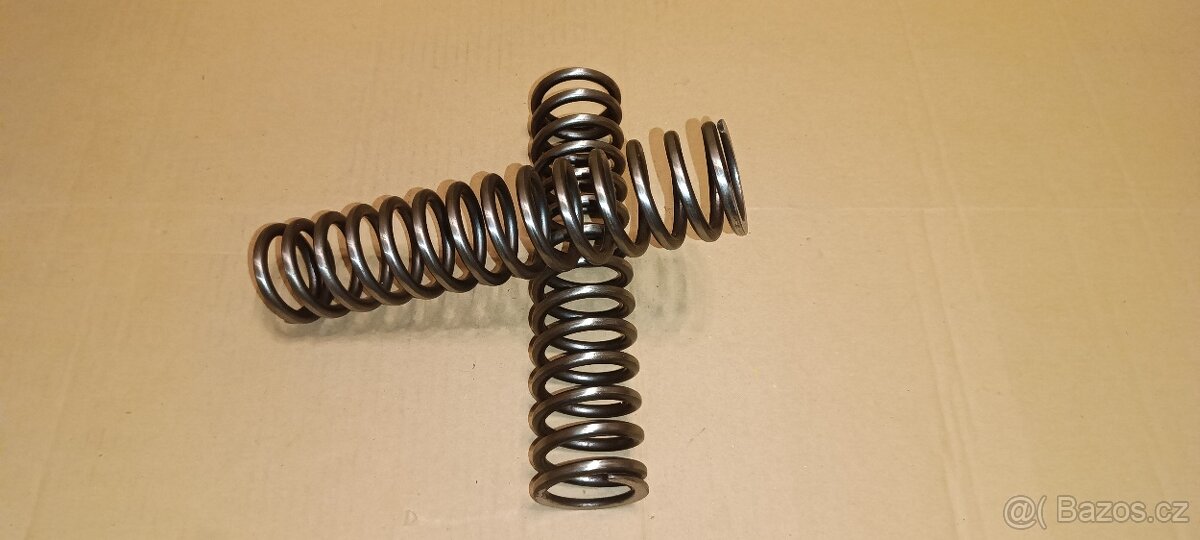 PRUŽINY ZADNÍCH TLUMIČU MP 22