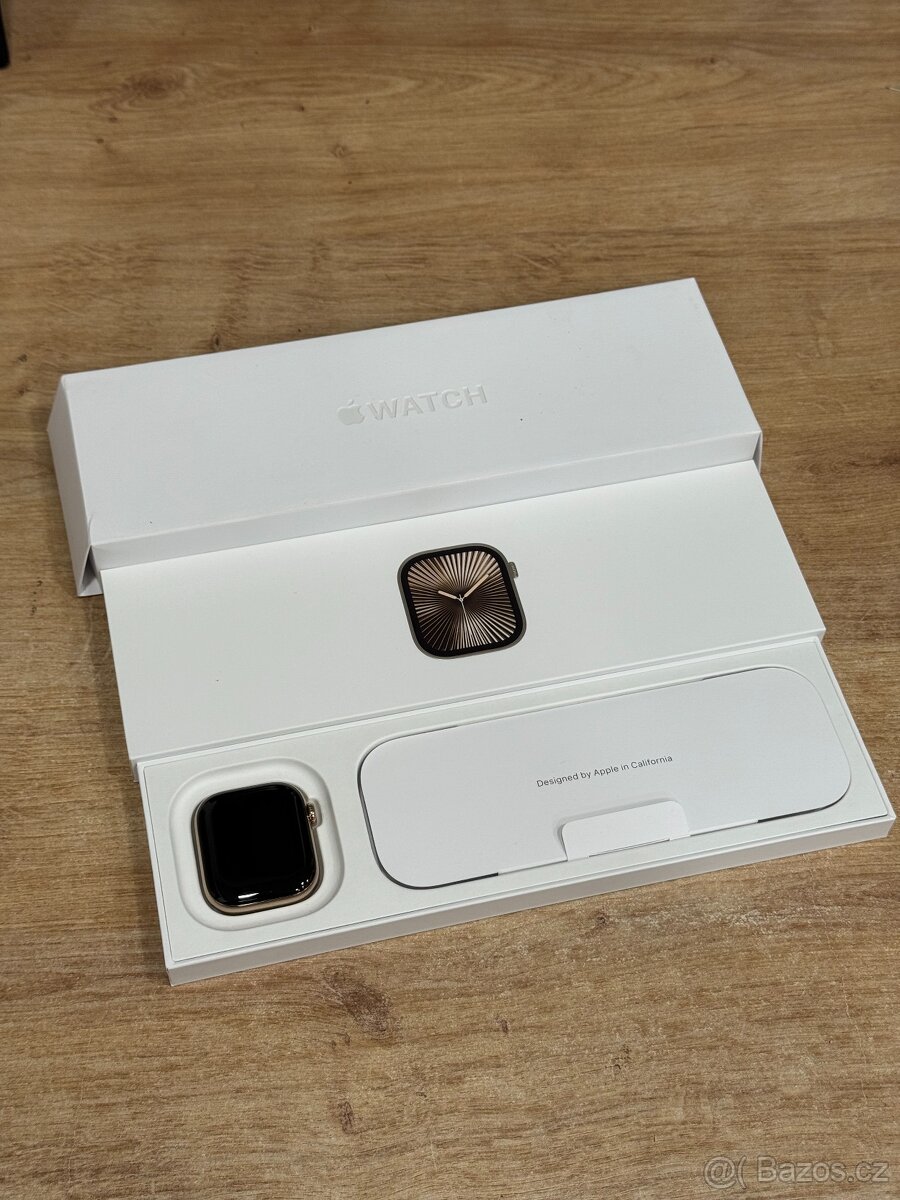 Apple Watch 10 42mm ztlatý titan, milánský tah - NOVÉ