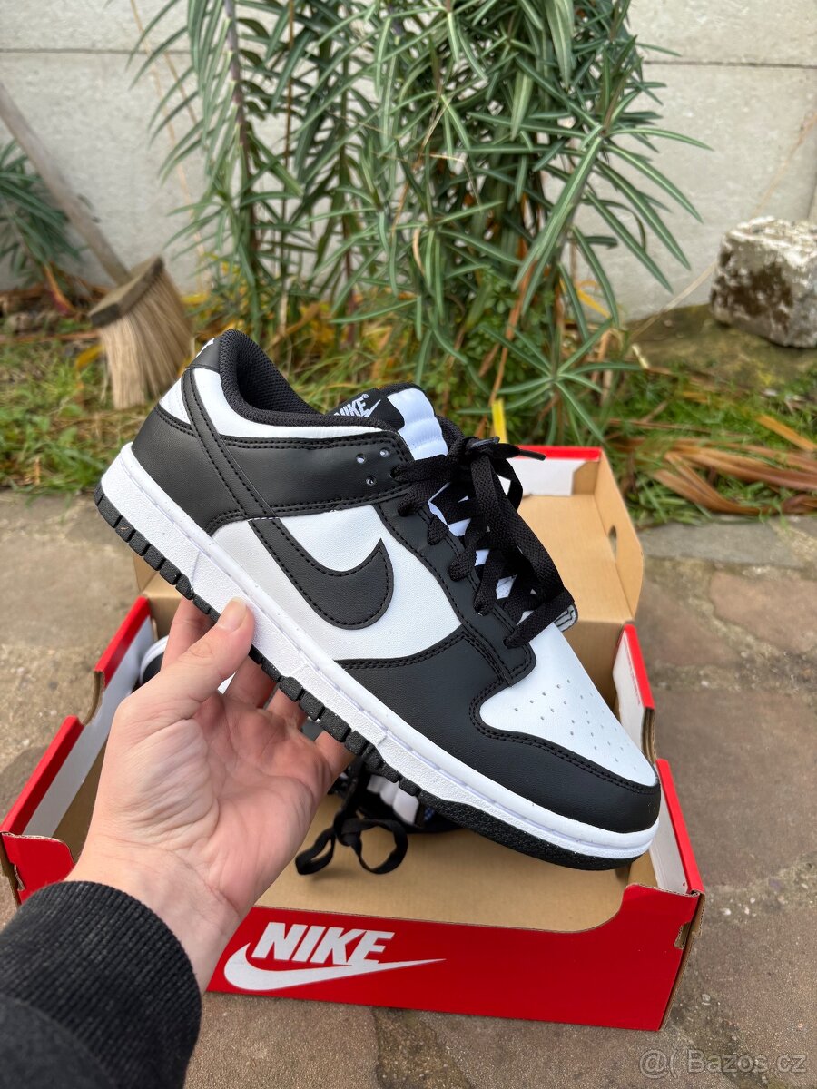 Nike panda dunk low