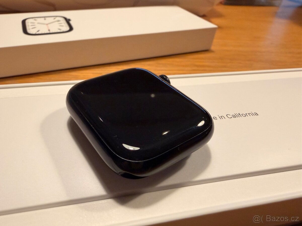 Apple Watch Series 7 – 45mm Midnight GPS + sportovní řemínek