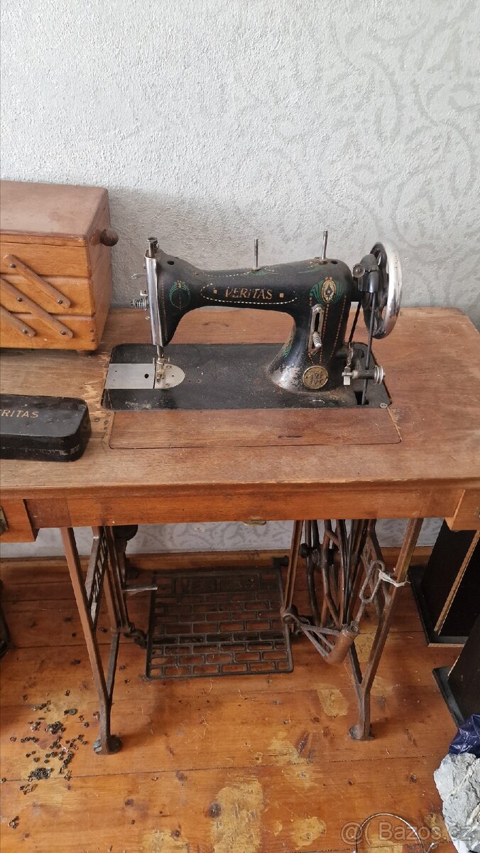 Staré šicí stroje Veritas a Lada