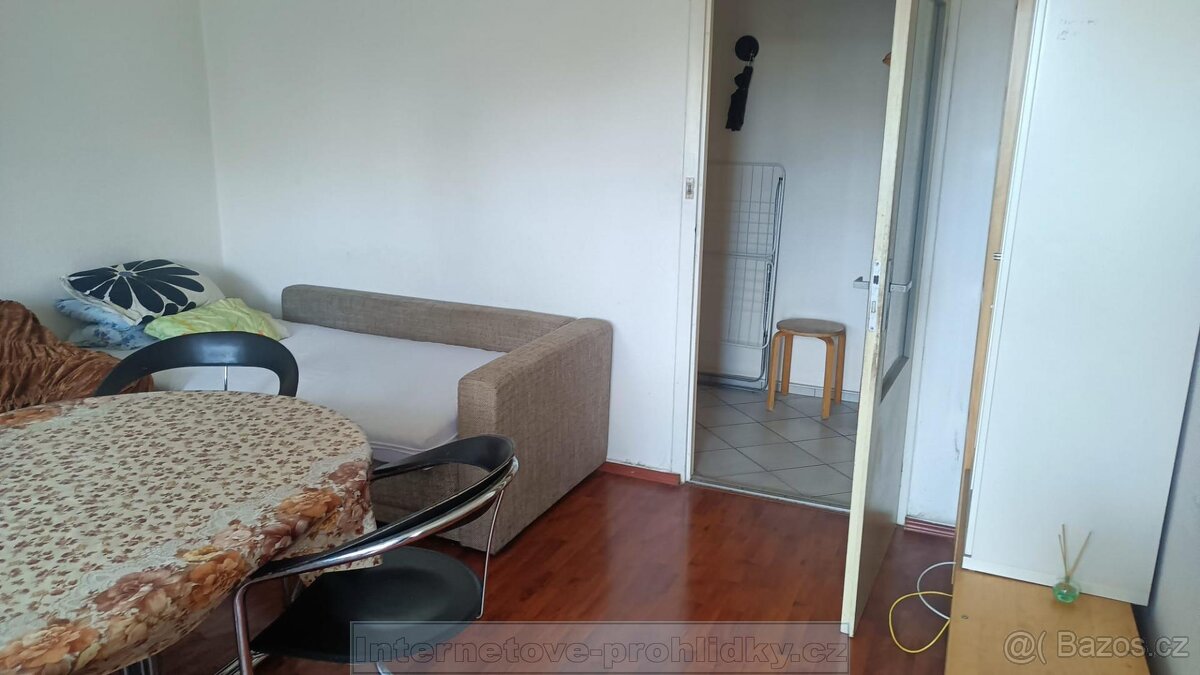 Lůžko v pokoji s balkónem P5 Hlubočepy, ul. Geologická DK000