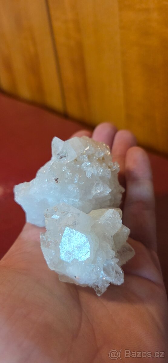 Prodám 2 kusy křišťálové drúzy z Brazílie