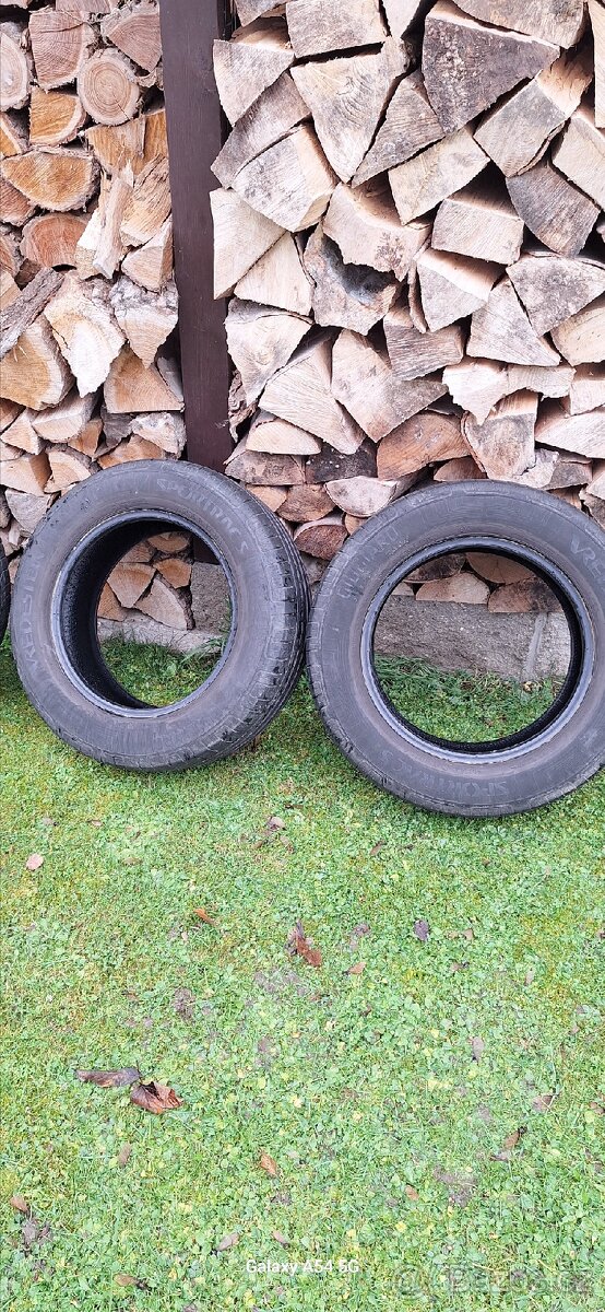 2x pneu Pirelli a 2x Vredestein.