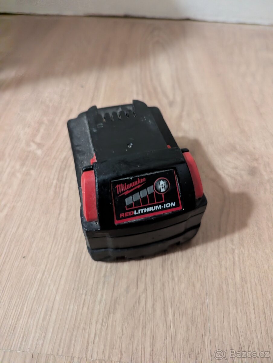 Prodám baterií Milwaukee