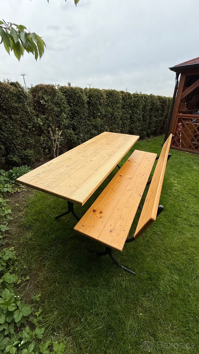 Stůl a lavice