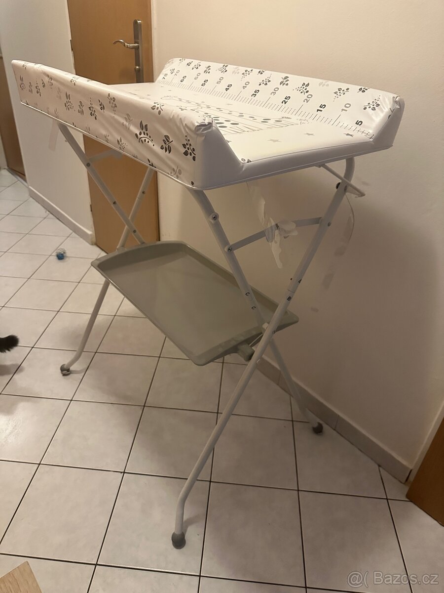 Přebalovací pult + vanička