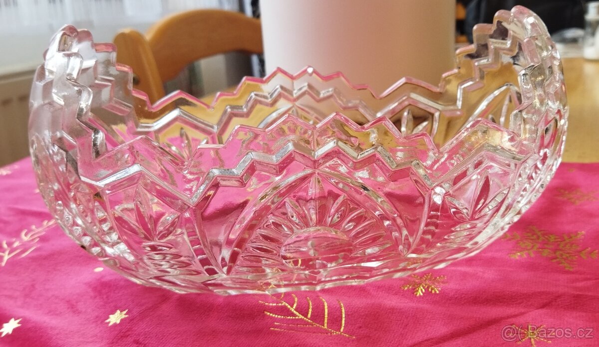 Broušená mísa lodička